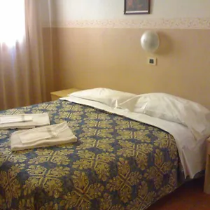 https://ariston-florence.it-tuscanyhotel.com